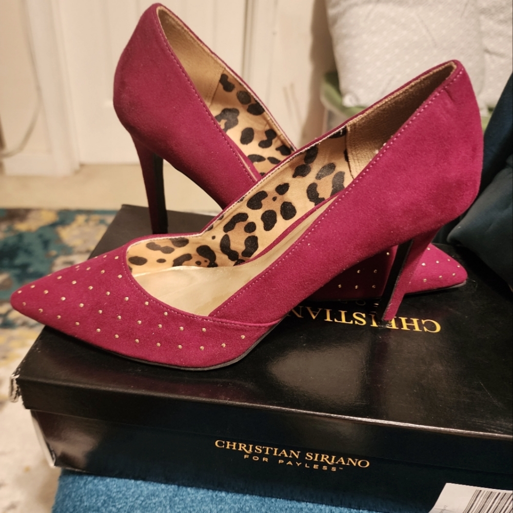 Berry/wine color heels with gold Christian Siriano heels 8.5.like magenta/purple